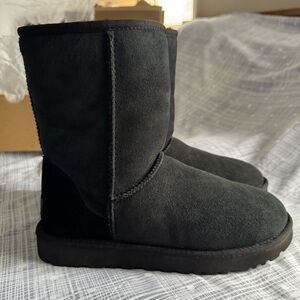 Ugg Classic Short Boots Black Size 8 Like New!
